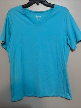 d&co. Teal V-Neck Short Sleeve Women’s Tee